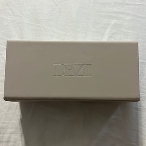 Dezi sunglasses box